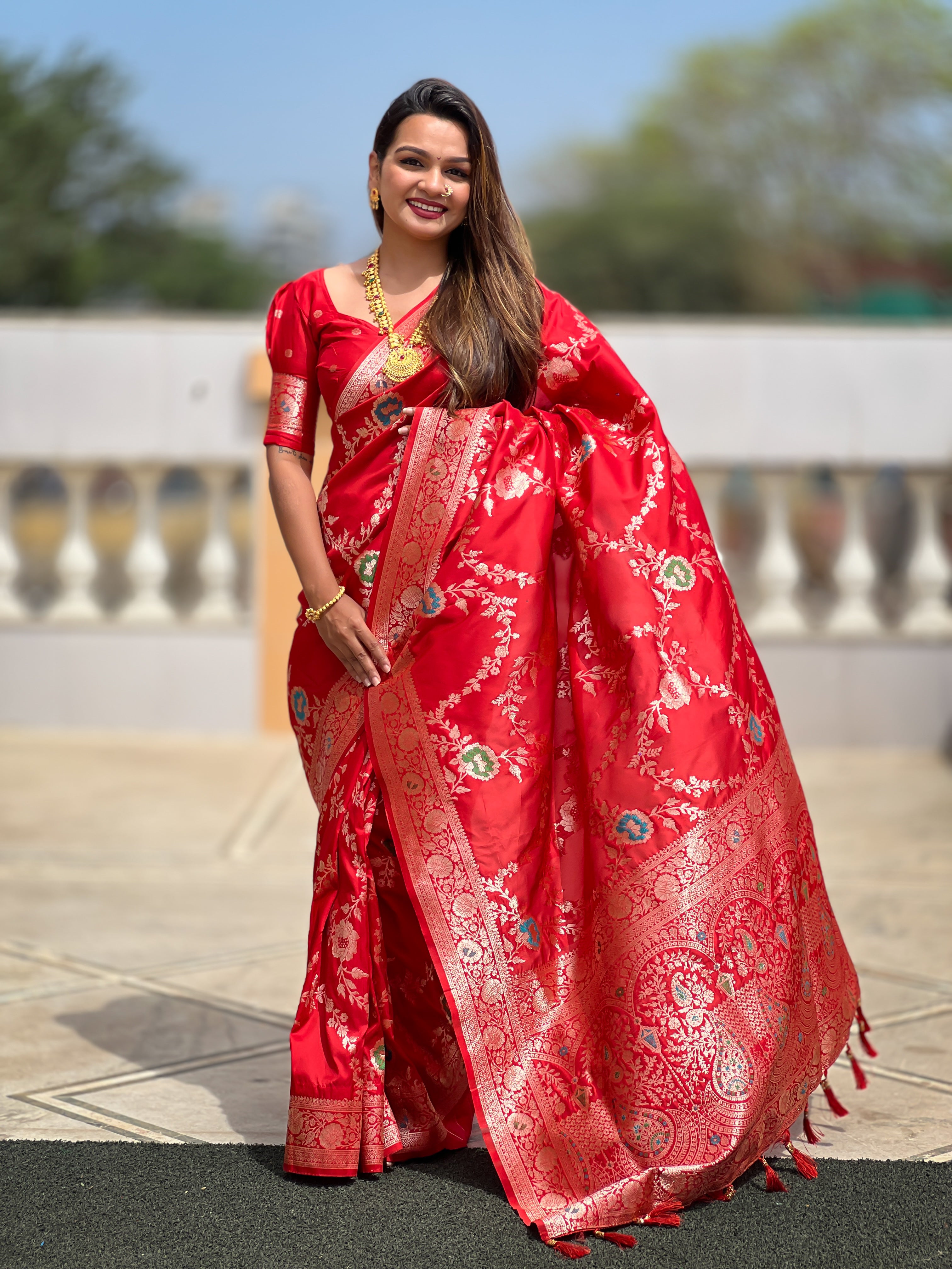 Soft Banarasi Silk Saree with Zari Weaving & Meenakari Touch – Rich Pallu & Border
